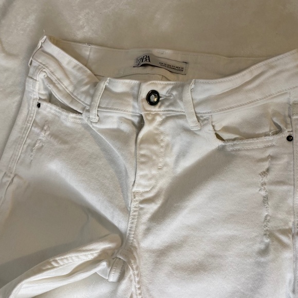 ZARA | Mid-rise Jeans with Asymmetric Hem - Picture 5 of 6